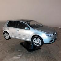 Volkswagen Golf 5, scala 1:18
