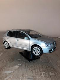 Volkswagen Golf 5, scala 1:18
