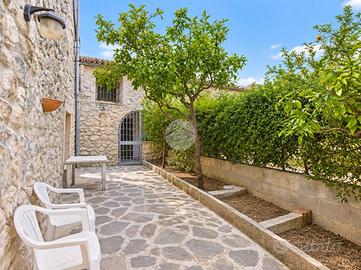 VILLA A SCHIERA A MONTE SANT'ANGELO