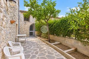VILLA A SCHIERA A MONTE SANT'ANGELO