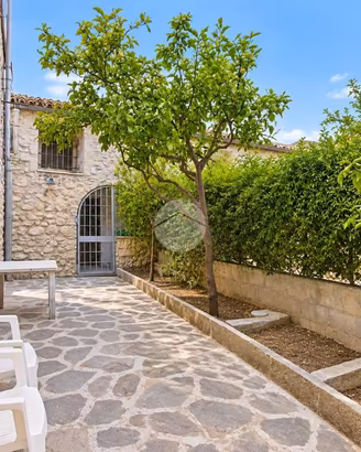VILLA A SCHIERA A MONTE SANT'ANGELO