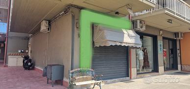 Locale commerciale con deposito a Roccalumera