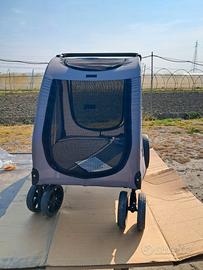 Passeggino per cani di grande taglia con rampa.