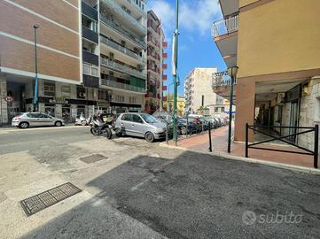 NEGOZIO A NAPOLI