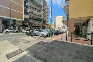 NEGOZIO A NAPOLI