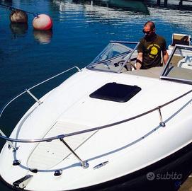 Motoscafo Bayliner Capri 212