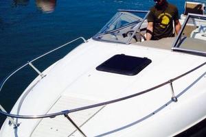 Motoscafo Bayliner Capri 212