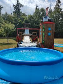 Scivolo acquatico con piscina