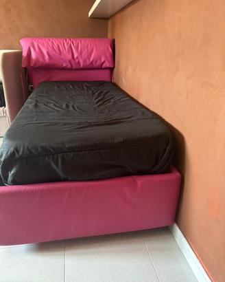 Letti singoli e letto matrimoniale con contenitor