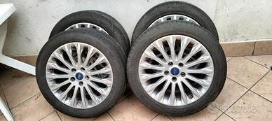 gomme con  cerchi 215/50 R17