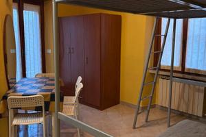 Stanza singola con cucinino e bagno