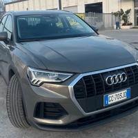 Audi Q3 Business 35 TDI S tronic