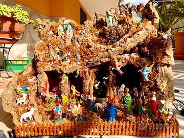 Presepe artigianale completo di pastori