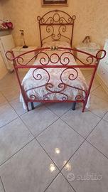 Letto singolo in ferro battuto (fatto a mano).