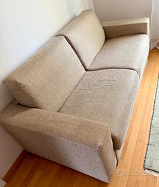 Divano a due posti in tessuto beige
