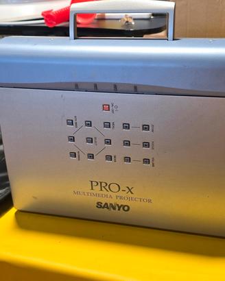 Videoproiettore Sanyo PRO-X mod. PLC-SU20E