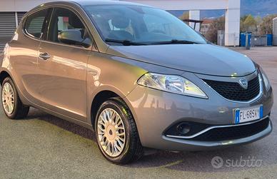 Lancia Ypsilon 1.2 69 CV 5 porte Silver