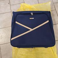 Valigia  porta abiti appesi