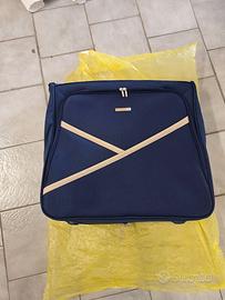 Valigia  porta abiti appesi