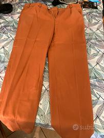 Pantaloni su misura artigianali