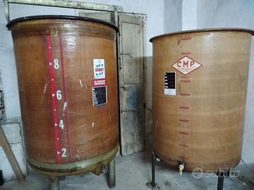  2 silos in vetroresina da 1000 lt