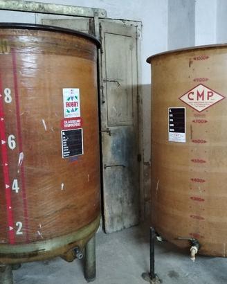  2 silos in vetroresina da 1000 lt