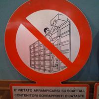 Cartello vietato arrampicarsi 