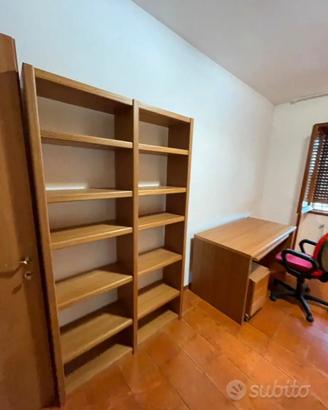 Libreria e scrivania in legno