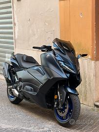 Yamaha tmax 560 blu