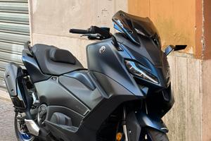 Yamaha tmax 560 blu