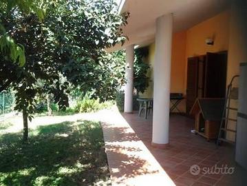 Villa di 300 m² con più di 5 locali e box auto a S
