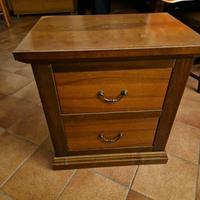 comodino in legno