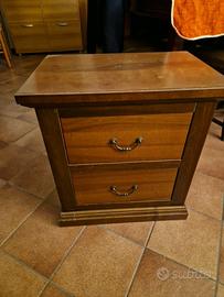 comodino in legno