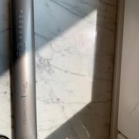 Piastra per capelli Remington.