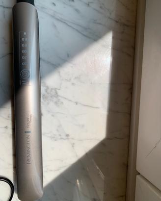 Piastra per capelli Remington.