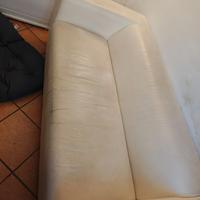 Divano 2 posti IKEA – colore chiaro – struttura ot
