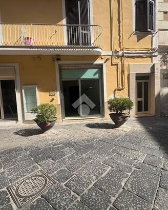NEGOZIO A AVERSA