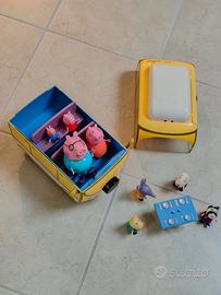 Camper di Peppa Pig con personaggi.
