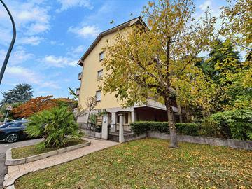 Appartamento di 117 m² con 5 locali e box auto a F