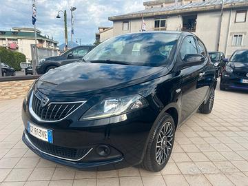 Lancia Ypsilon 1.0 FireFly S&S Hybrid Ecochic Silv