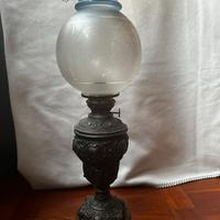 Antico lume a petrolio base in Antimonio