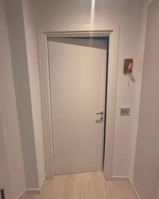 4 porte  bianche (maniglie escluse)