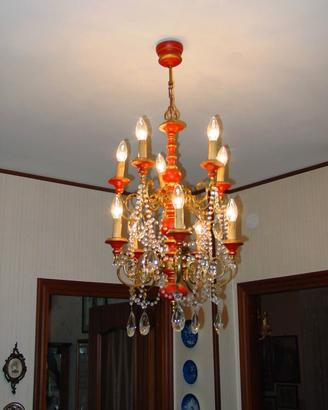 lampadario in vetro e lampadario in legno