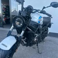 Yamaha XSR 700 bianca