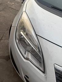 Fanale anteriore destro Opel Meriva B anno 2010