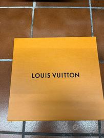 Scatola e busta grandi “Louis Vuitton”