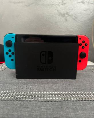 Nintendo Switch 1 completamente accessoriata.
