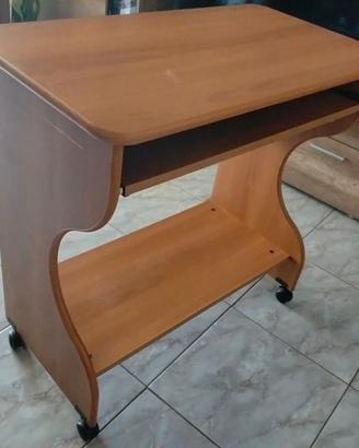 Scrivania porta PC.
