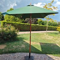 ombrellone pieghevole verde e base