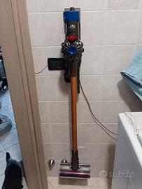 dyson v8 usato con accessori